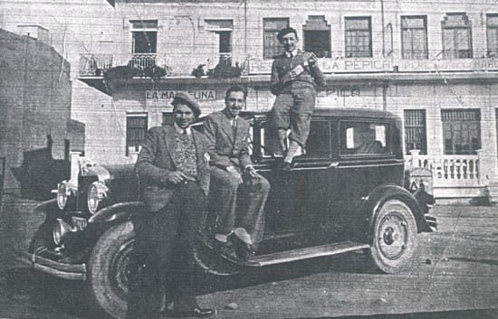 Dos ximplets i un notari DOS XIMPLETS I UN NOTARI - 1930
